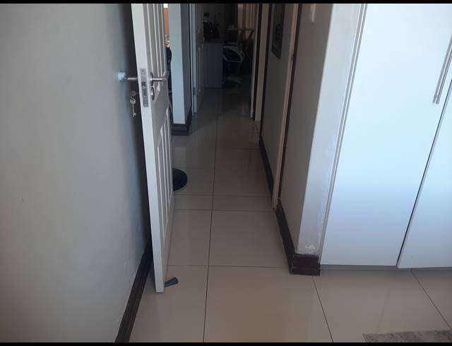 2 BEDROOM APARTMENT FOR SALE IN UMHLANGA RIDGE